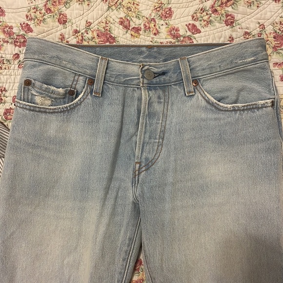 Levi’s Straigh Leg , light wash , mildly distressed Jeans - Picture 4 of 8